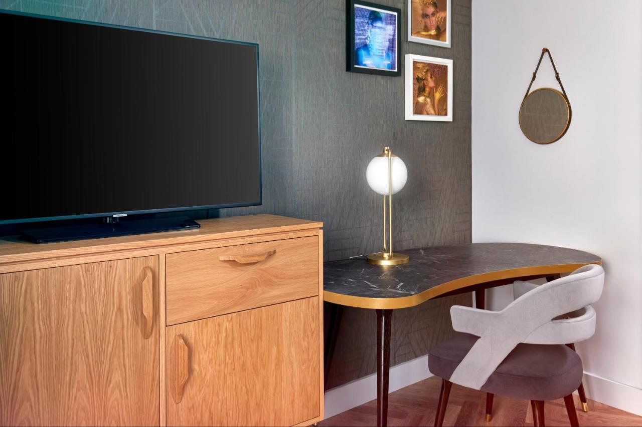 Nyx Hotel London Holborn By Leonardo Hotels Esterno foto A room at the hotel