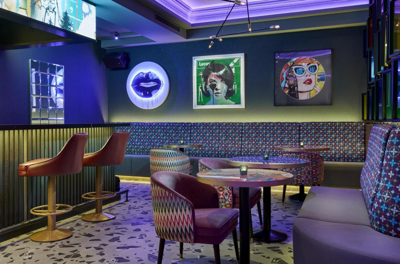 Nyx Hotel London Holborn By Leonardo Hotels Esterno foto The interior of the bar