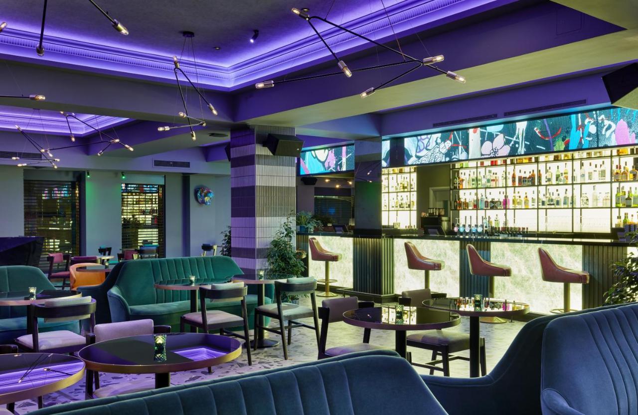 Nyx Hotel London Holborn By Leonardo Hotels Esterno foto The interior of the bar