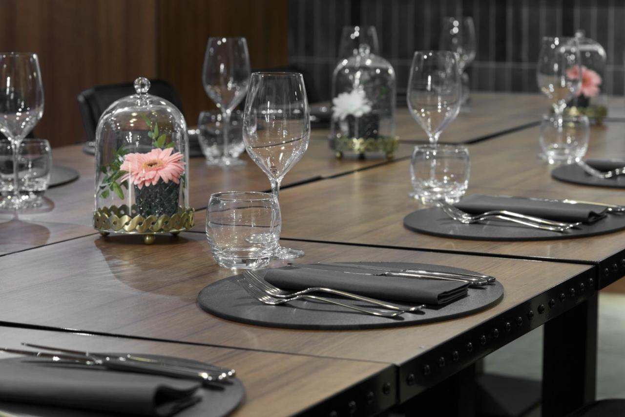 Nyx Hotel London Holborn By Leonardo Hotels Esterno foto The restaurant's interior