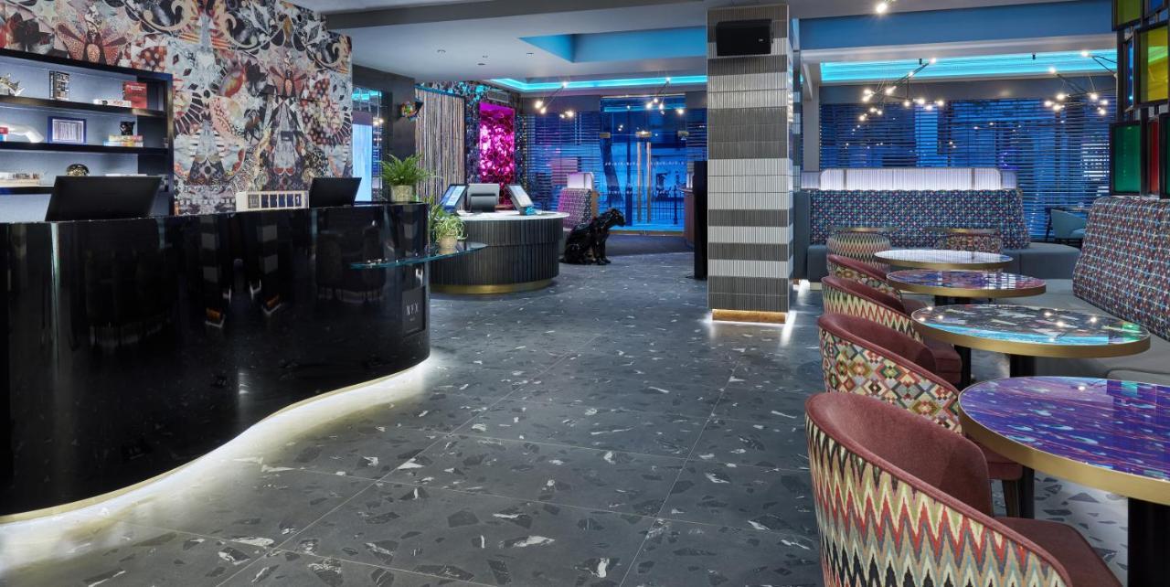 Nyx Hotel London Holborn By Leonardo Hotels Esterno foto The reception area