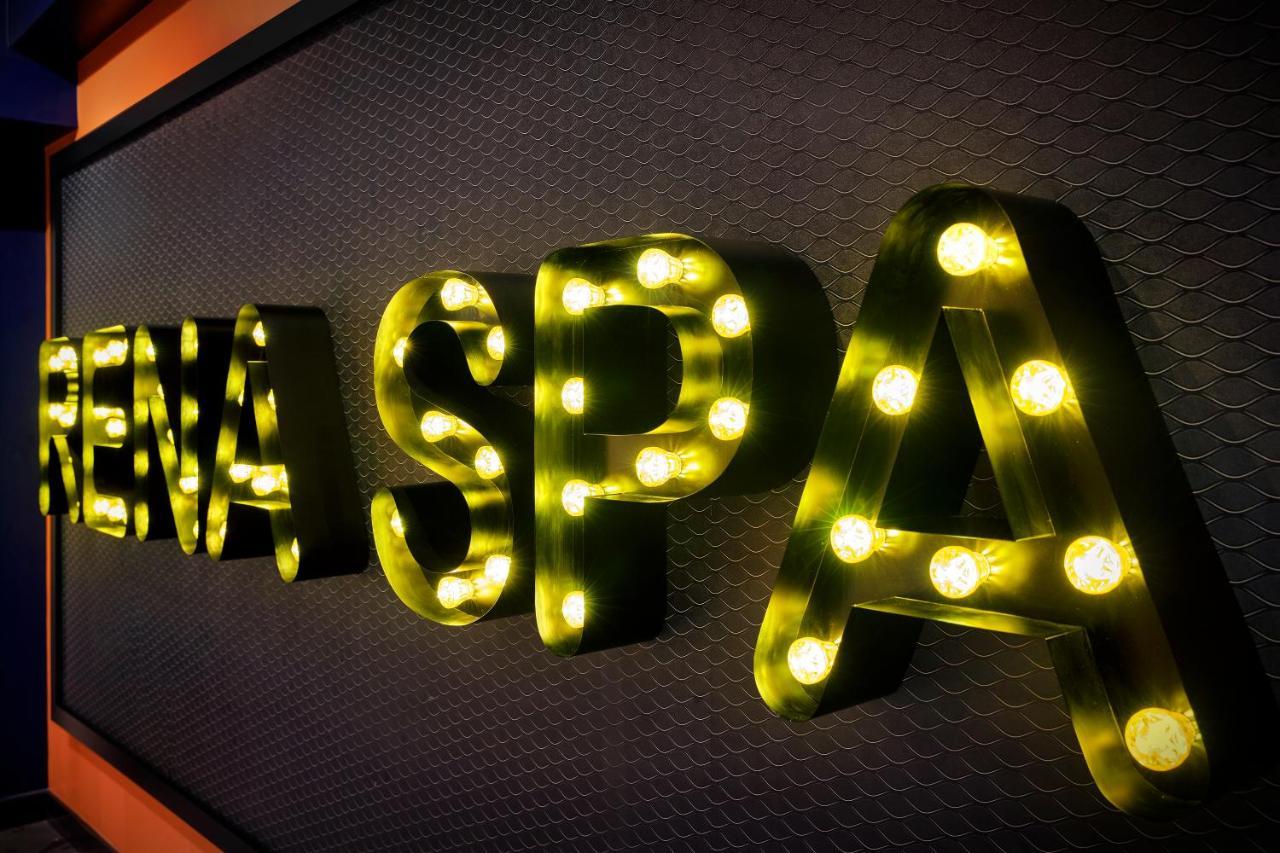 Nyx Hotel London Holborn By Leonardo Hotels Esterno foto The word "The" in illuminated letters