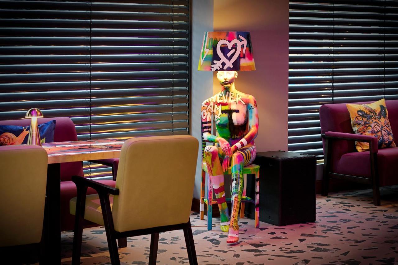 Nyx Hotel London Holborn By Leonardo Hotels Esterno foto The interior of the hotel