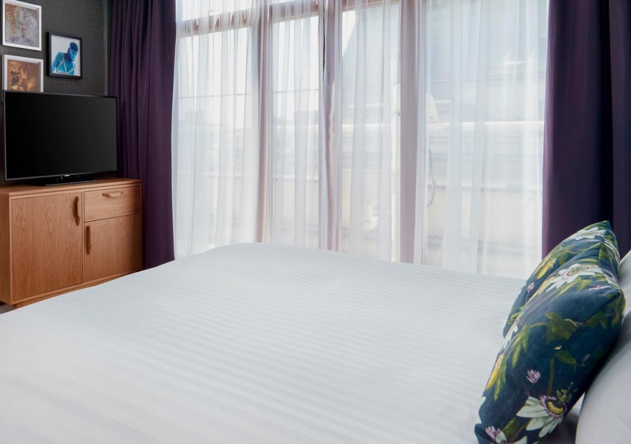 Nyx Hotel London Holborn By Leonardo Hotels Esterno foto A guest room at the hotel