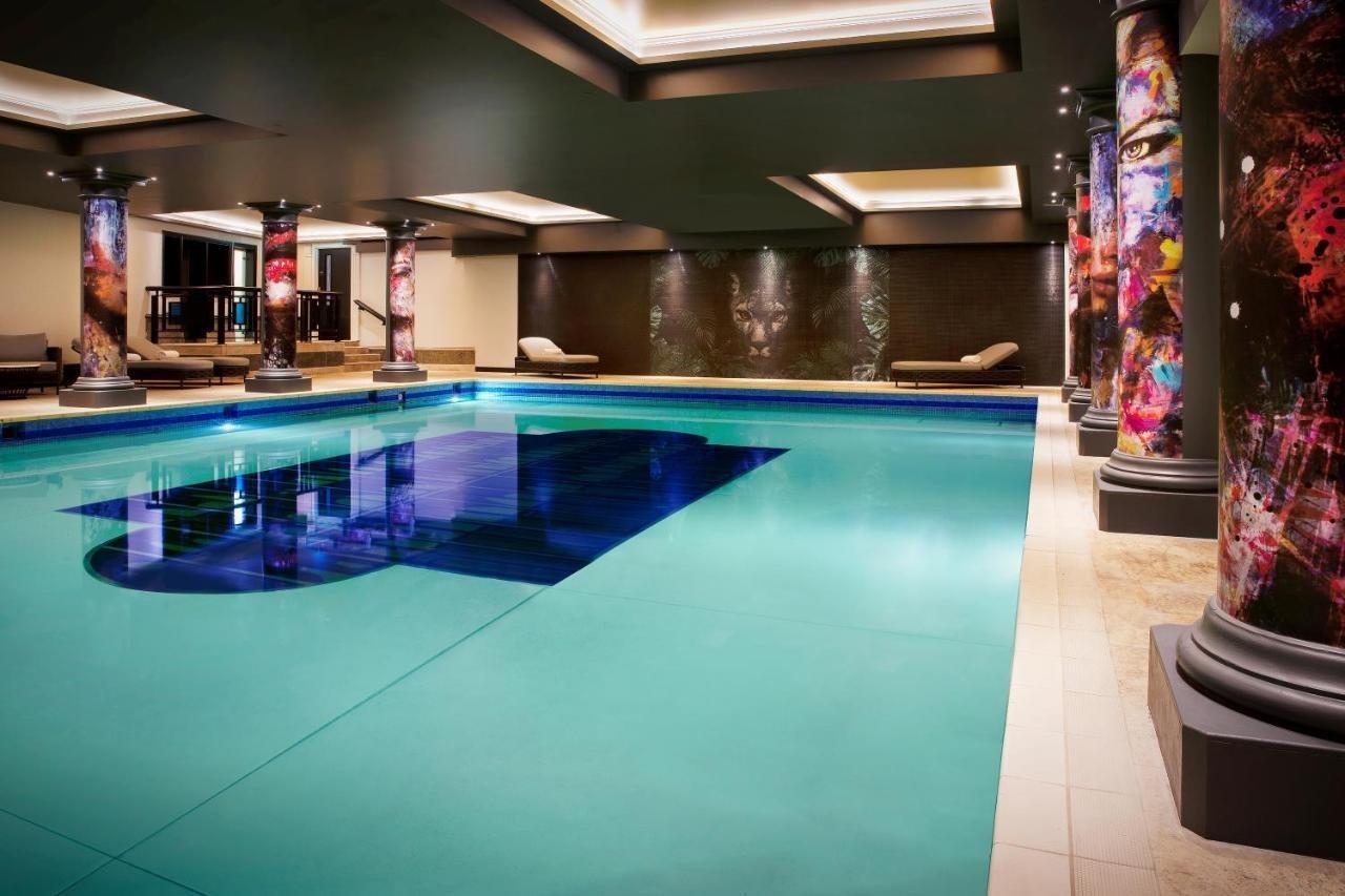 Nyx Hotel London Holborn By Leonardo Hotels Esterno foto The swimming pool at the hotel