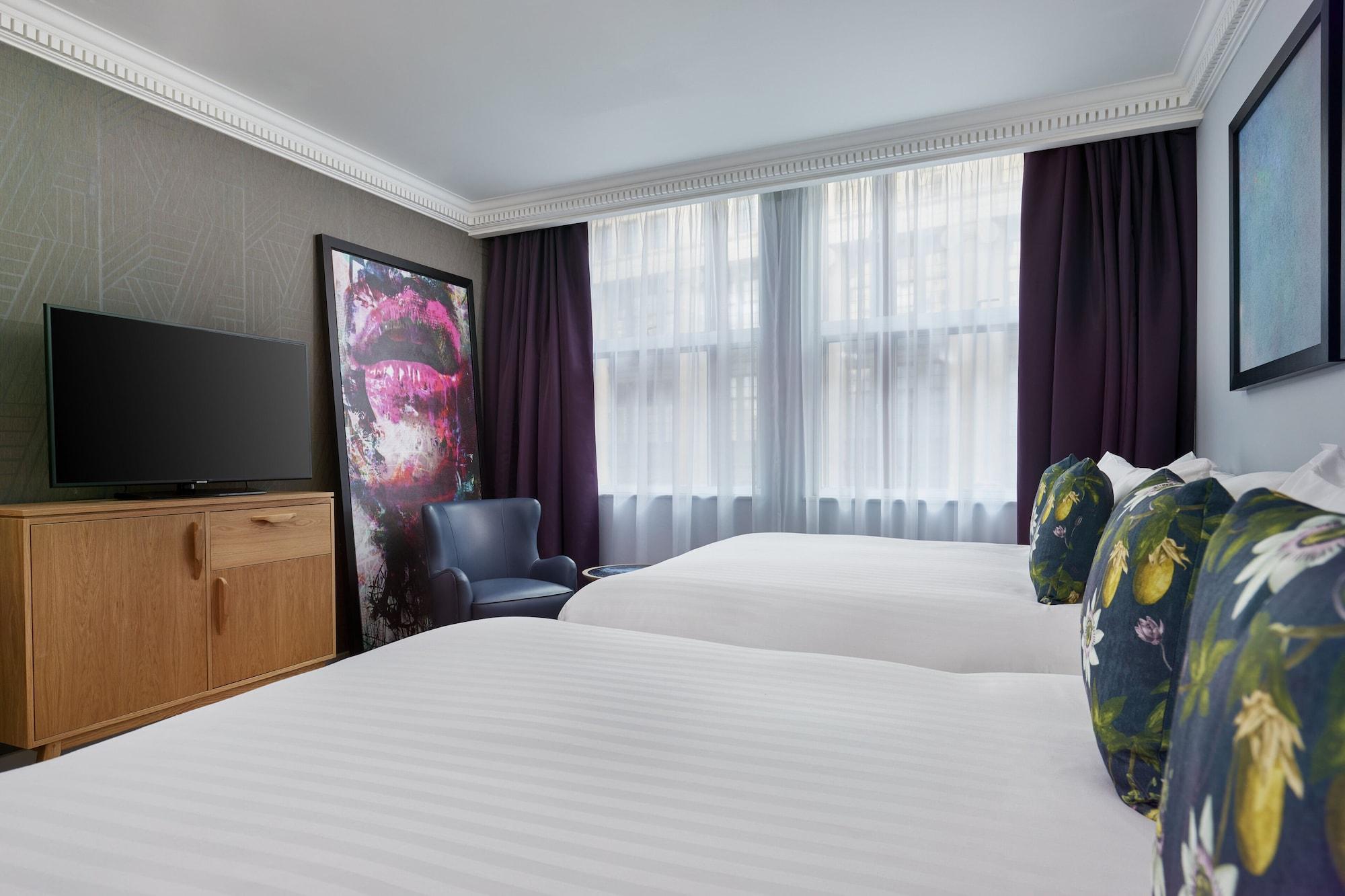Nyx Hotel London Holborn By Leonardo Hotels Esterno foto A room at the hotel