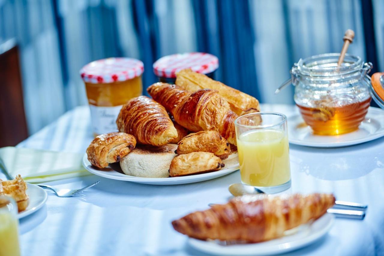 Nyx Hotel London Holborn By Leonardo Hotels Esterno foto Croissants and jam