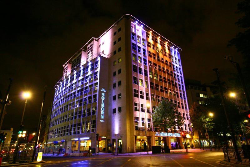 Nyx Hotel London Holborn By Leonardo Hotels Esterno foto The hotel at night